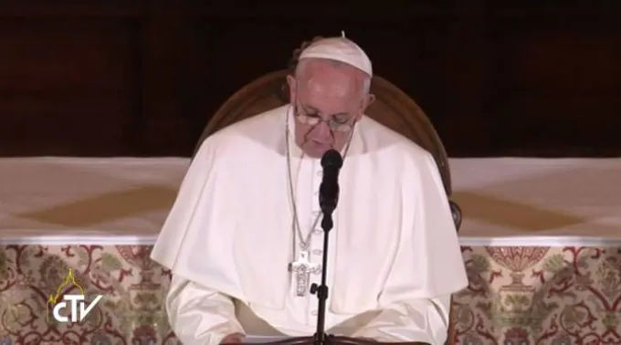 FranciscoRevelaReunionVictimas.jpg ?? 