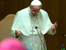 Papa Francisco em um momento de oração.