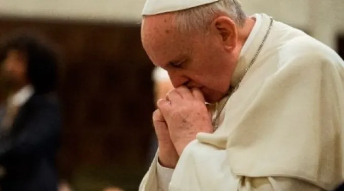 FranciscoRezando_news.va.jpg ?? 