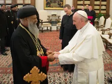 Papa Francisco com o Patriarca Abuna Matthias I 