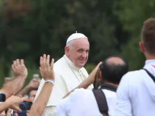 Papa Francisco em visita a Tirana.