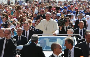 Papa Francisco em uma Audiência Geral na Praça de São Pedro. 