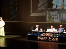 Frei Francisco Javier Carballo expõe sua conferência no Congresso “Educar OP 2016, 800 à sabedoria”.