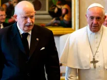 Fra’ Giacomo Dalla Torre com o Papa Francisco em junho de 2019.