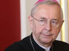 Dom Stanislaw Gadecki. Crédito: Site da Conferência Episcopal Polonesa (episkopat.pl.).