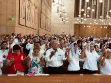 Missa em honra a todos os imigrantes na Catedral de Nossa Senhora dos Anjos (Califórnia