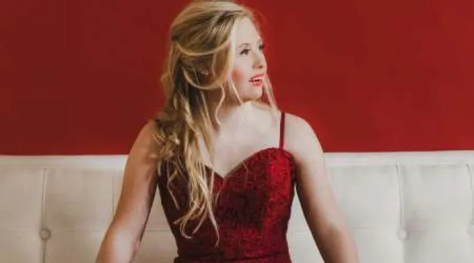 GraceStrobelModeloDown_140520.jpg ?? 