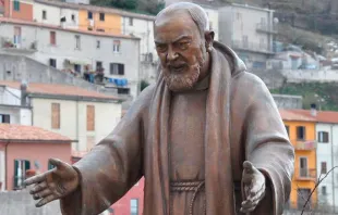 Estátua do padre Pio