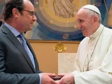 O presidente da França, François Hollande, e o Papa Francisco 
