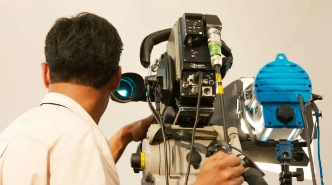 HombreCamara_FlickrAlt1040CC_BY_SA_20_170817.jpg ?? 