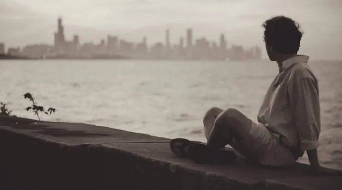 HombreMirandoMar_Pexels.ComDominioPublico_200815.jpg ?? 