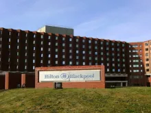 Um hotel da rede Hilton.