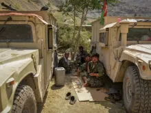 Soldados afegãos que combatem o Talibã
