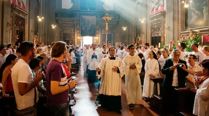 Iglesia-en-cifras-catolicos-sacerdotes-obispos-seminaristas-Shutterstock-05032023.jpg ?? 