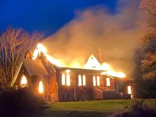 Igreja incendiada no Canadá