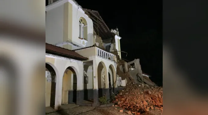 IgrejaDesabaVarreSai.jpg ?? 