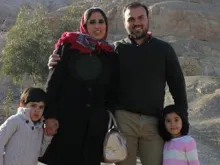  Preso pastor Abedini Saeed com sua família. Crédito: Centro Americano para Lei e Justiça