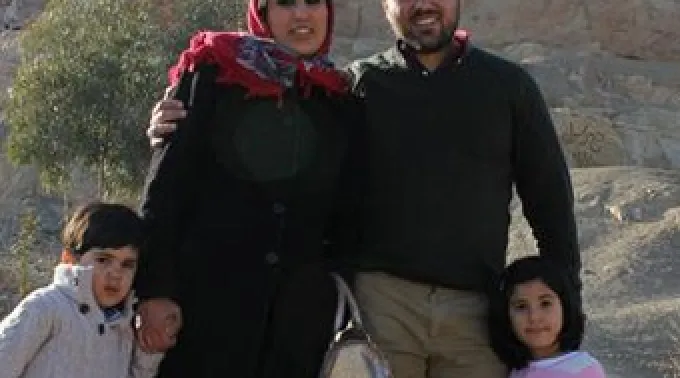 Imprisoned_pastor_Saeed_Abedin_with_his_family_Credit_American_Center_for_Law_and_Justice_CNA_World_Catholic_News_1_16_13.jpg ?? 