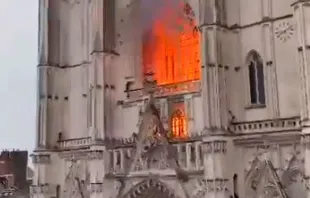 Incêndio na Catedral de Nantes.