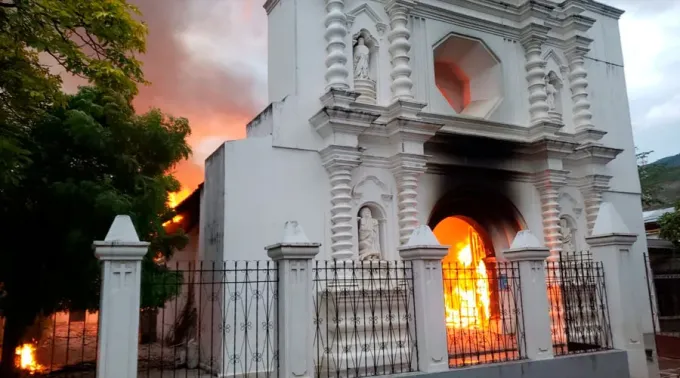 IncendioIglesia_090621.jpg ?? 