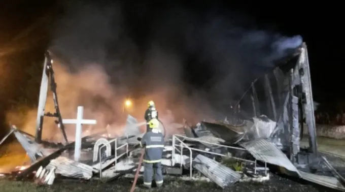 IncendioIgrejaSC_FotoBombeiros.jpg ?? 