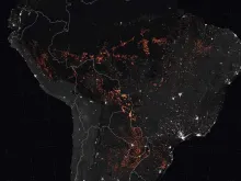Zonas da América do Sul com a presença de incêndios entre 15 e 22 de agosto de 2019. Crédito: NASA.