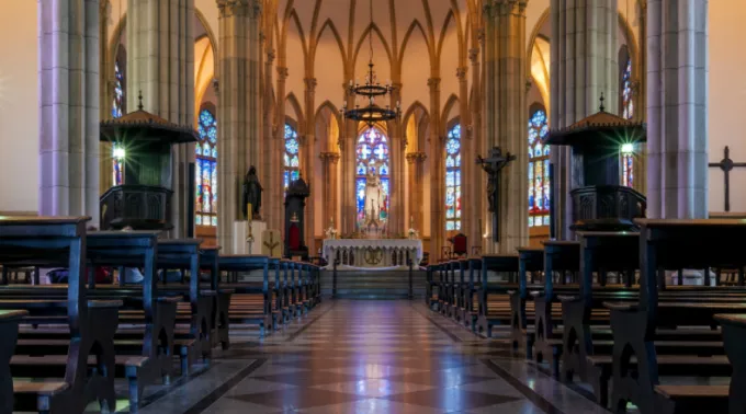 InteriorCatedraldePetropolis_FotoWikimedia.jpg ?? 