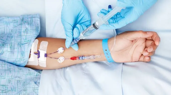 Intravenosa_WikipediaCalleamanecerCC-BY-SA-3.0_061015_1.jpg ?? 