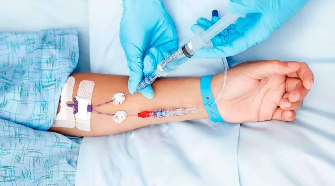 Intravenosa_WikipediaCalleamanecerCC_BY_SA_30_231017.jpg ?? 