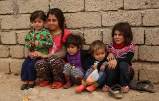 Crianças em um campo de refugiados no Iraque.