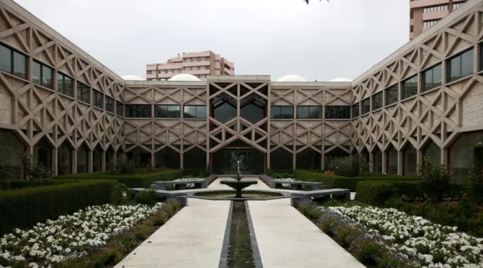 Ismaili_Centre_Lisbon_Portugal_Wikimedia.jpg ?? 