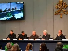 Conferência de Mons. Slawomir Oder e o Padre Giovangiuseppe Califano O.F.M.