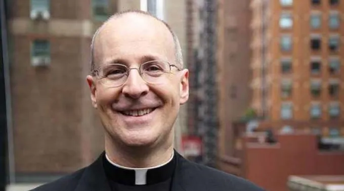 James-Martin-Kerry-Weber-Wikipedia-300818.jpg ?? 