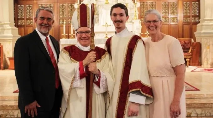 Jeremiah-Hahn-previo-ordenacion-Facebook-Scott-Hahn-230521.jpg ?? 