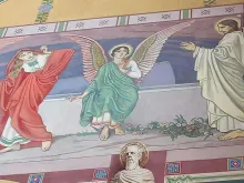 Jesus ressuscitado aparece para Santa Maria Magdalena. Mural na Catedral de Madalena, em Salt Lake City (Estados Unidos)