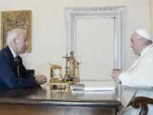 O papa Francisco recebe Joe Biden no Vaticano