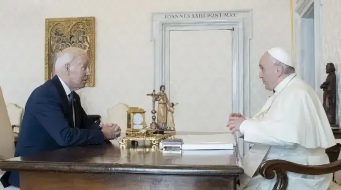 Joe-Biden-Papa-Francisco-Vatican-Media-011121.webp ?? 