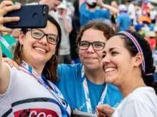 Peregrinos aguardam a chegada do papa Francisco ao Campo São João Paulo II, na Cidade do Panamá, em 26 de janeiro de 2019