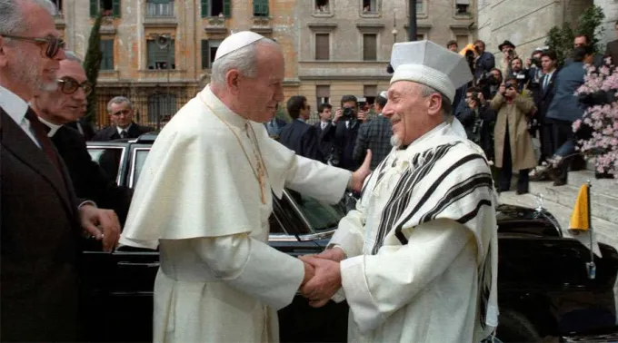 Juan-Pablo-II-Sinagoga-Roma-86-Vatican-Media-18082020.jpg ?? 