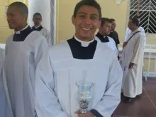 Seminarista Juan Pablo Hernández, durante uma celebração na Venezuela.