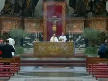 O Papa Francisco celebra a Missa da Ceia do Senhor. Crédito: Captura de vídeo (Vatican News)