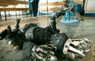 A imagem queimada da Virgem da Candelária, no Chile. Foto Bispado de Copiapó