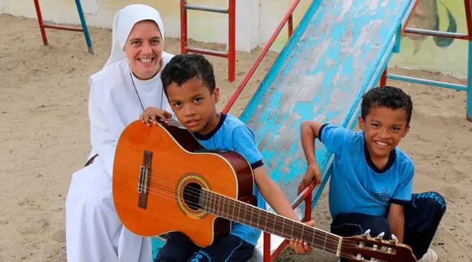 LaHermanaClaire_FacebookHogarDeLaMadre_030516.jpg ?? 