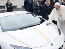 Lamborghini doada ao Papa Francisco 