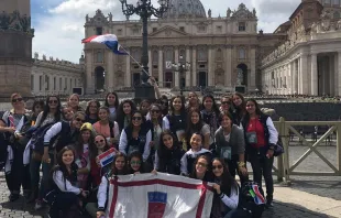 As 35 debutantes paraguaias do Colégio Las Almenas 