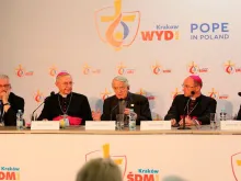 Coletiva de imprensa do porta-voz do Vaticano, Pe. Federico Lombardi, e dos bispos da Polônia.