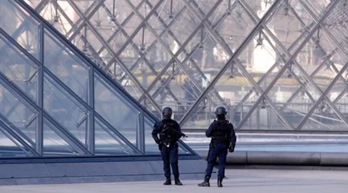 Louvre_twitter_03022017.jpg ?? 