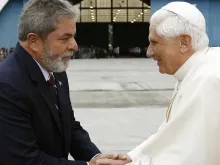 O ex-presidente do Brasil, Luiz Inácio Lula da Silva, e o Papa emérito Bento XVI, que assinaram Acordo Brasil-Santa Sé 