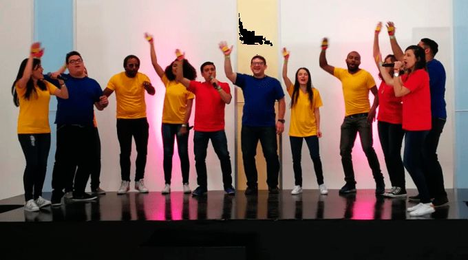 MCUInterpretandoCancionPapa_CortesiaAnaBolivar_020817.gif ?? 