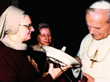Madre Angélica e São João Paulo II. Foto EWTN